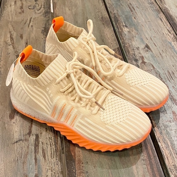 Danskin Display Pair With Tags “Positive” Sneakers Tan Orange Womens Size 5.5 - Picture 9 of 9